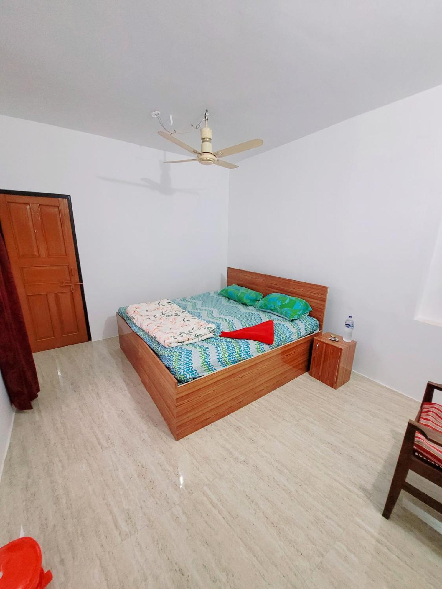 Pushpa Vatika Hotel Faizābād Eksteriør billede